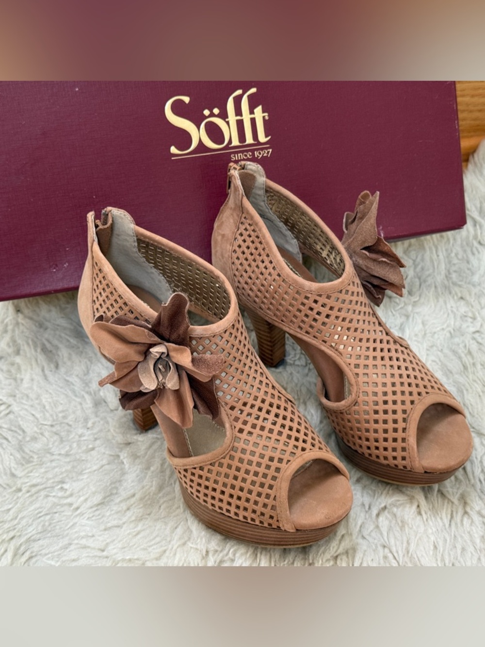 ✨BRAND NEW✨Söfft Peachy Tan Laser-Cut Peep-Toe Heels with Flower Accent